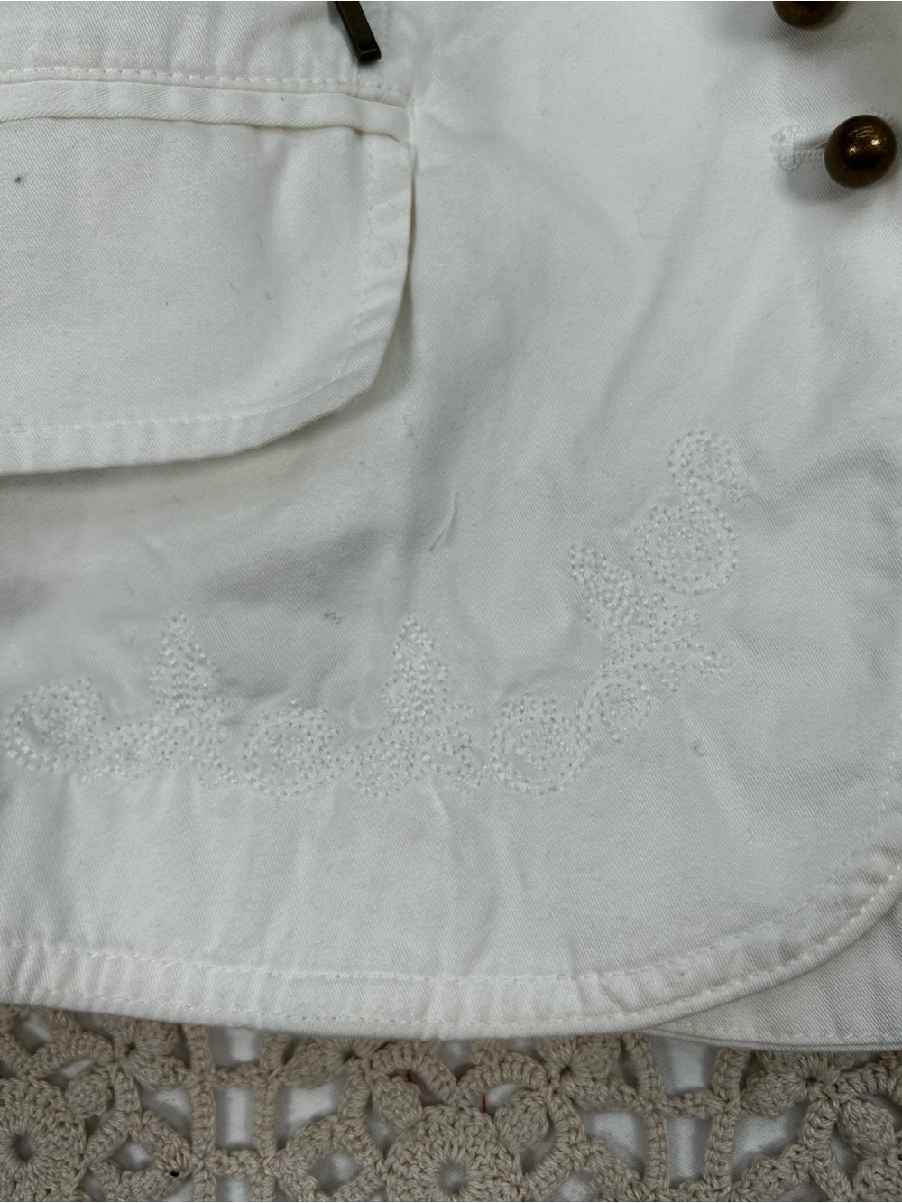 Handcrafted Christian White Blazer – Size XS  “Jesus Loves Me” teddy bear - Picture 11 of 12